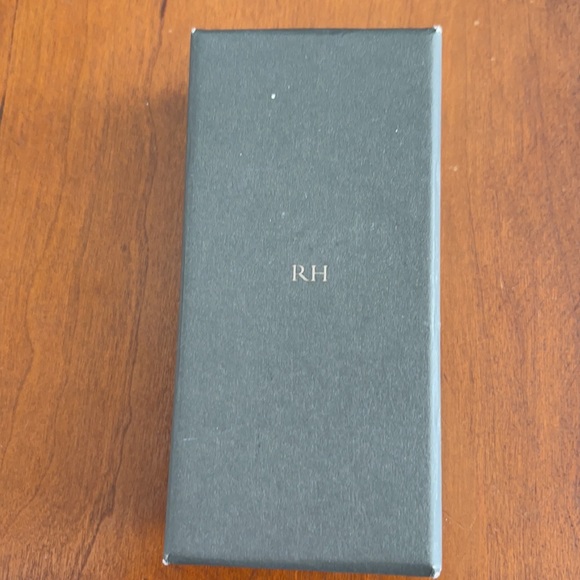 ♦️SOLD♦️Italian Leather Earbud Case - Picture 2 of 5